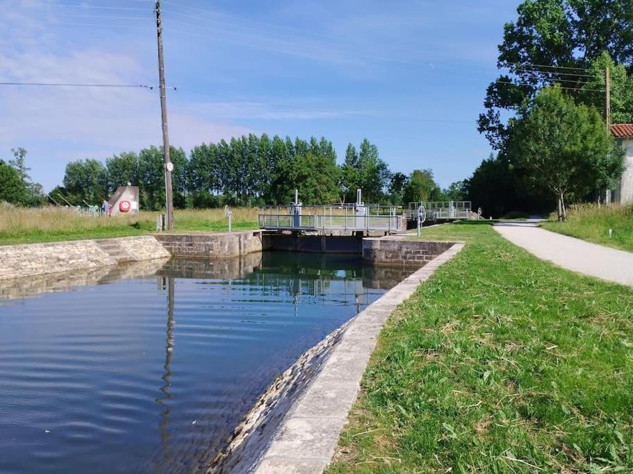Gite Le Vieux Moulin Sansais Zewnętrze zdjęcie